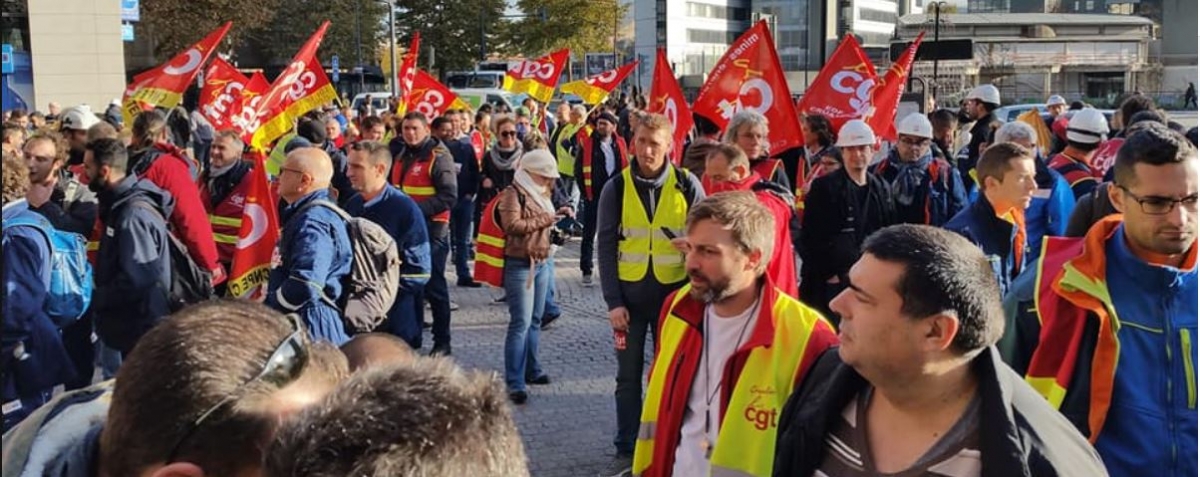 Rassemblement des salariés du nucléaire devant EDF Cap Ampere à Saint-Denis