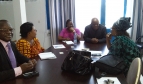 SOLSICO en consultation avec l'agent de promotion de la santé de l'OMS en RDC