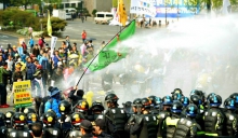 Police use water cannon againt protestors in Daegu, Korea