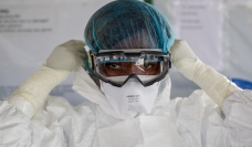 Ebola Personal Protective Equipment - Photo:UNMEER/Martine Perret - Creative Commons
